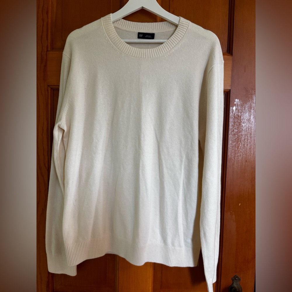 GAP Lightweight Crewneck Sweater in Cream